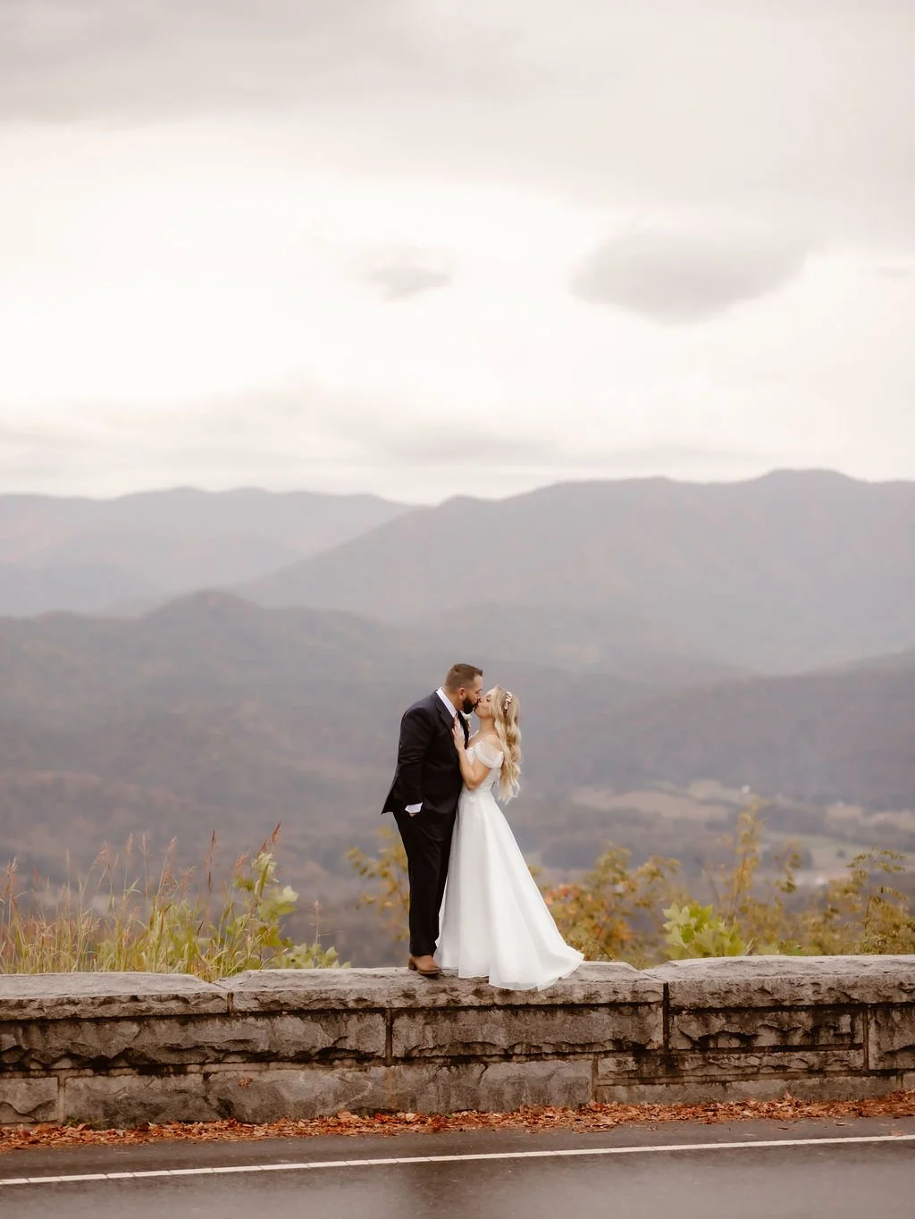 2-Hour-Gatlinburg-Micro-Wedding-Timeline-smoky-mountains