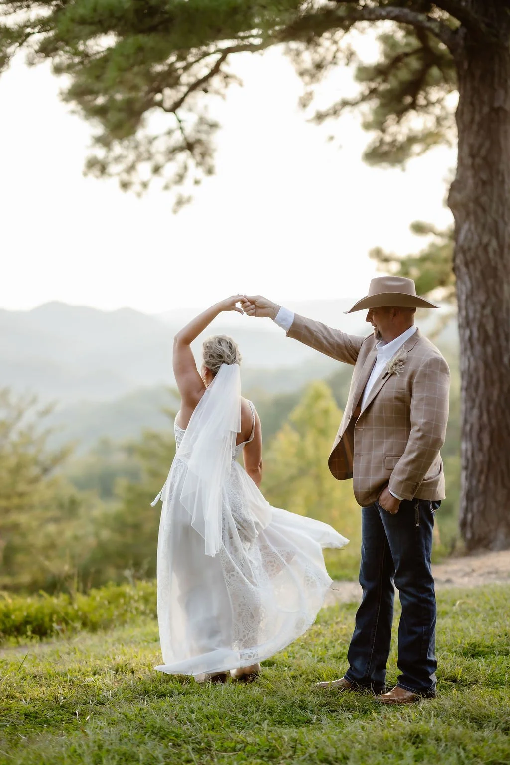 gatlinburg-elopement-sunset-wedding-ceremony-photography