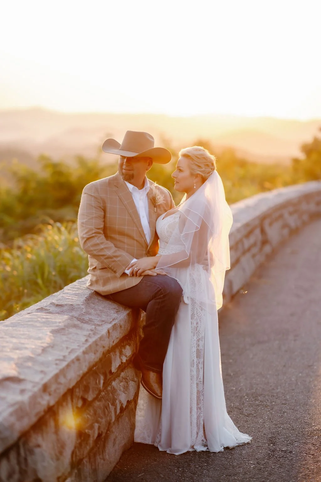 gatlinburg-elopement-sunset-wedding-foothills-parkway