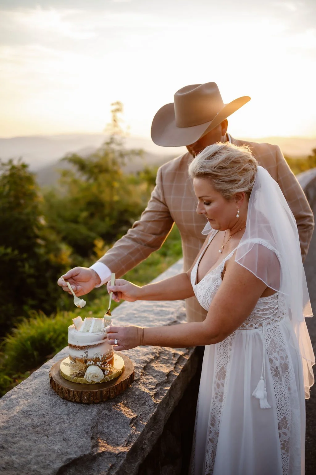 gatlinburg-elopement-sunset-wedding-bakery