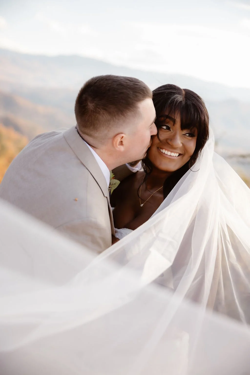 gatlinburg-photographer-foothills-parkway-elopement-photography-kiss