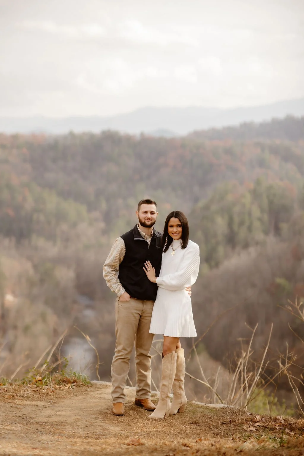 Engagement-Photos-Clothes-and-Outfits-The-Ultimate-Guide-for-Every-season-Gatlinburg-proposal-foothills