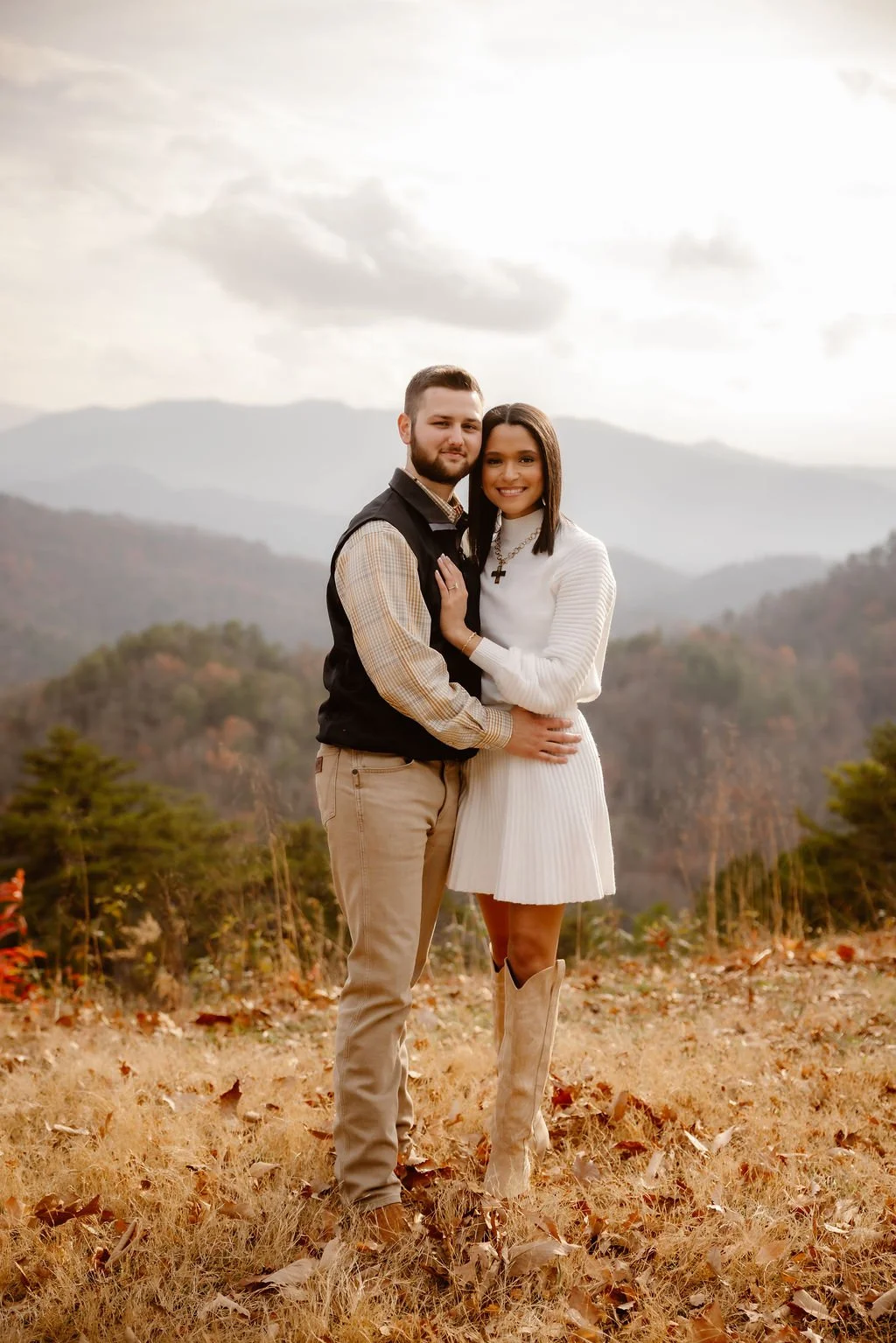 Engagement-Photos-Clothes-and-Outfits-The-Ultimate-Guide-for-Every-season-Gatlinburg-engagement-photography