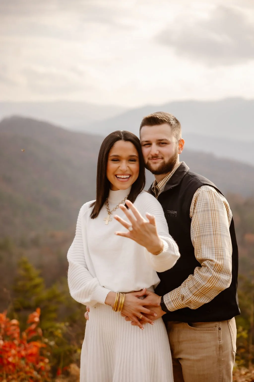 Engagement-Photos-Clothes-and-Outfits-The-Ultimate-Guide-for-Every-season-Gatlinburg-engagement-photographer
