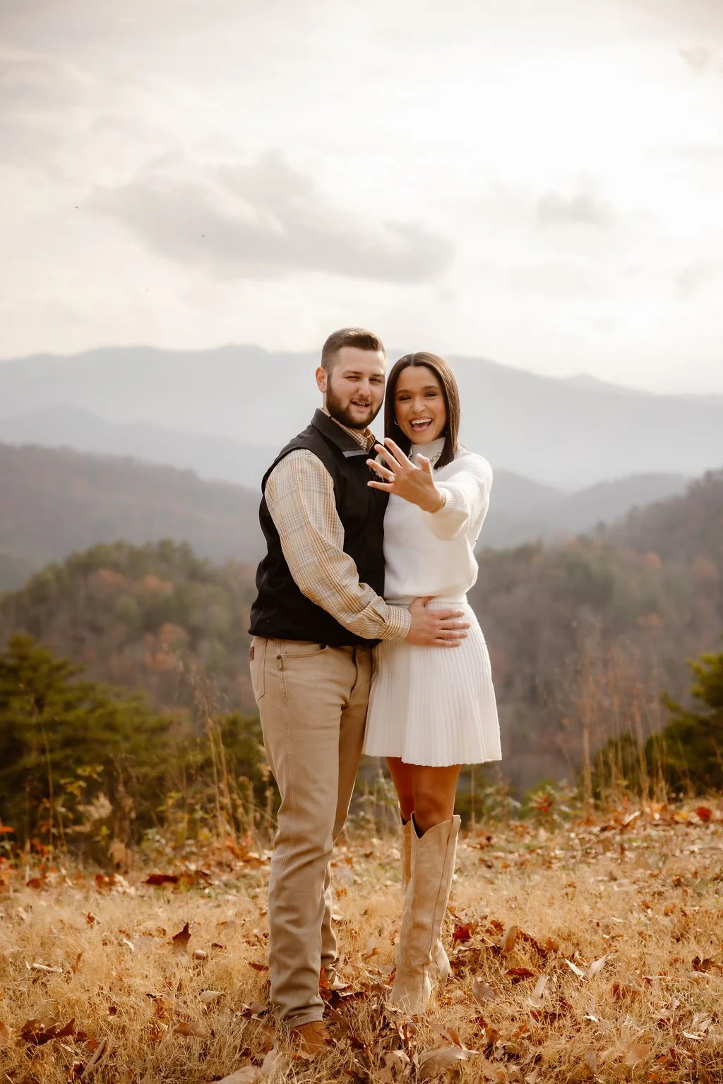 Engagement-Photos-Clothes-and-Outfits-The-Ultimate-Guide-for-Every-season-Gatlinburg-engagement-foothills-parkway-photos