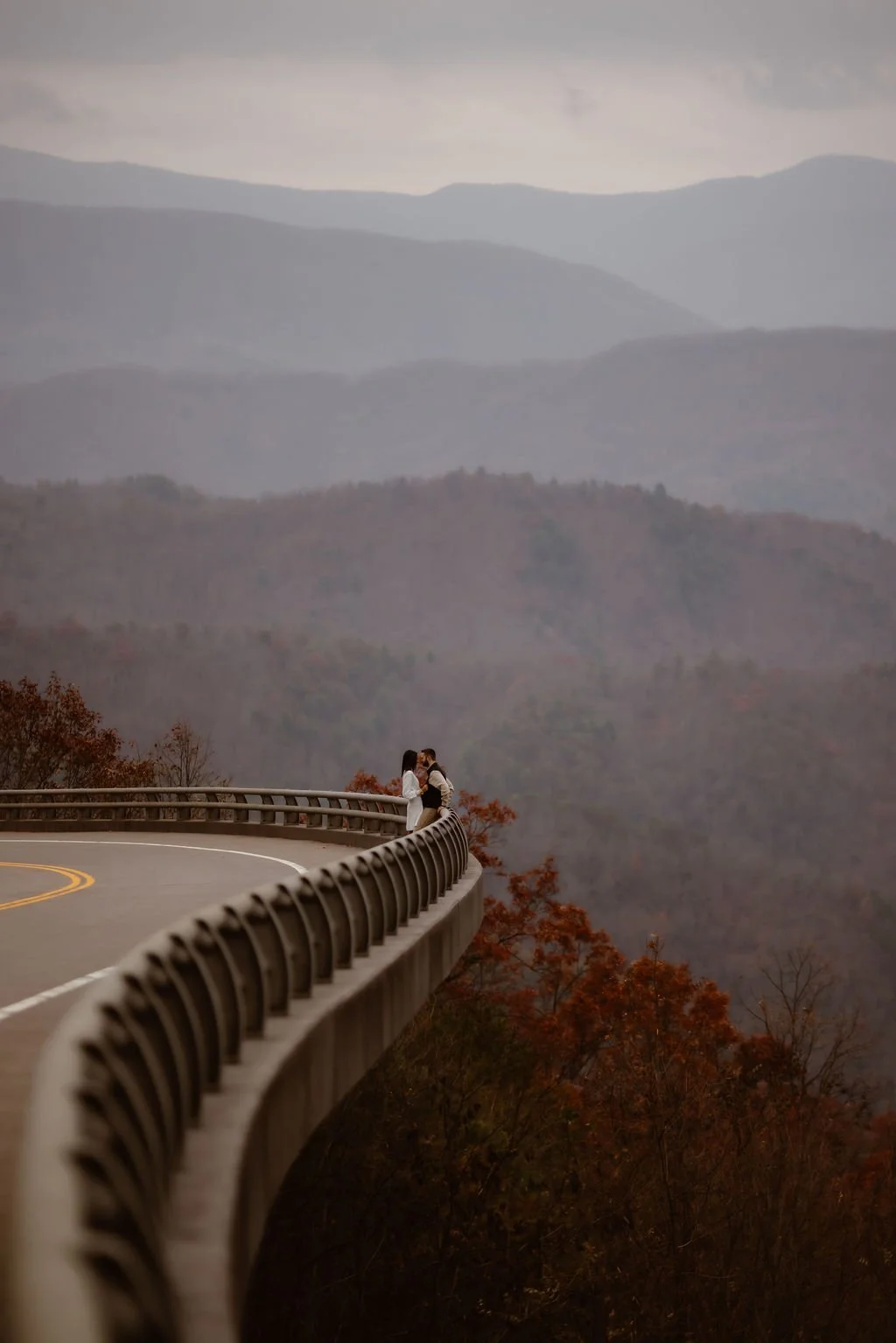Engagement-Photos-Clothes-and-Outfits-The-Ultimate-Guide-for-Every-season-Smoky-mountain-engagement-photography