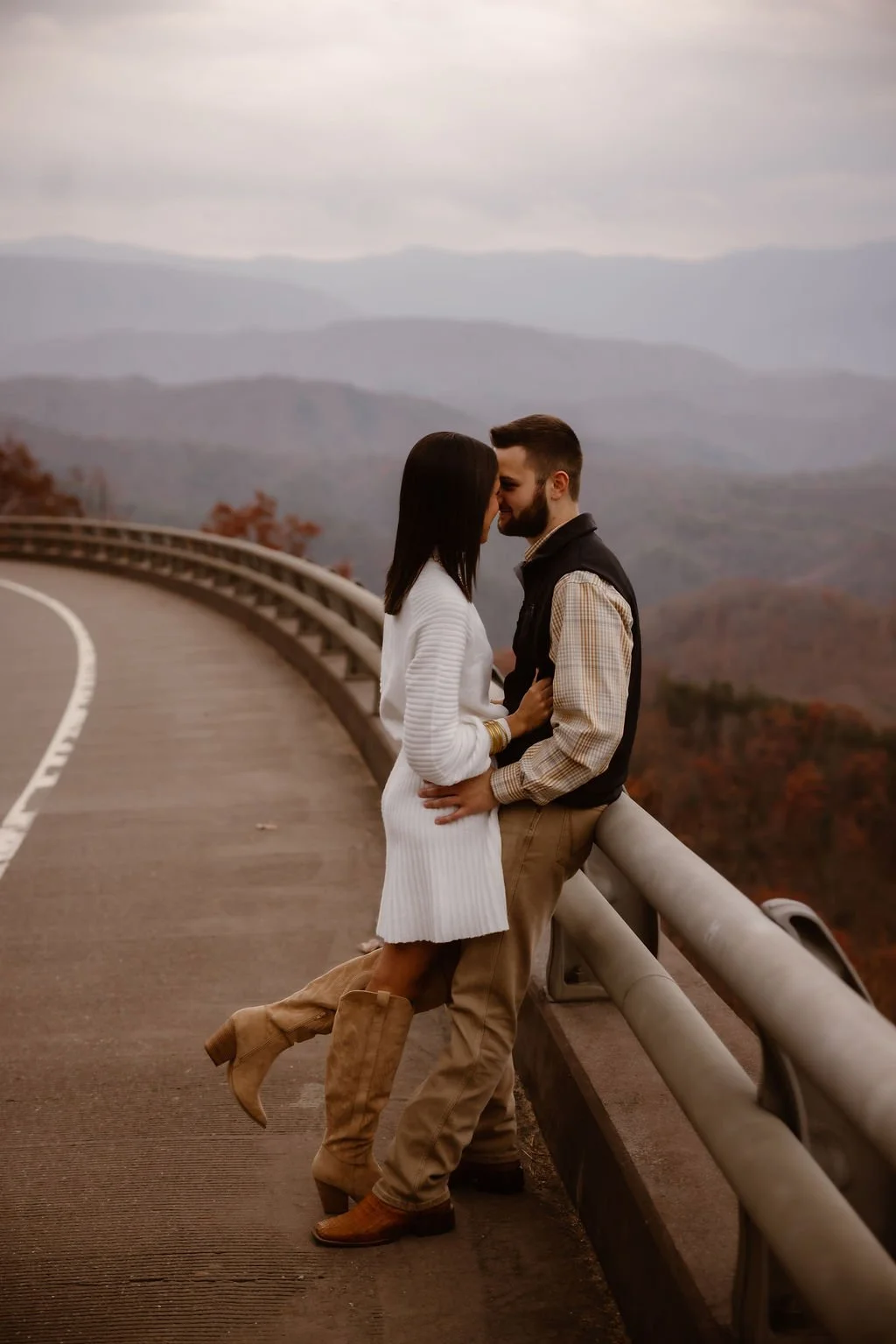 Engagement-Photos-Clothes-and-Outfits-The-Ultimate-Guide-for-Every-season-Smoky-mountain-engagement-portraits
