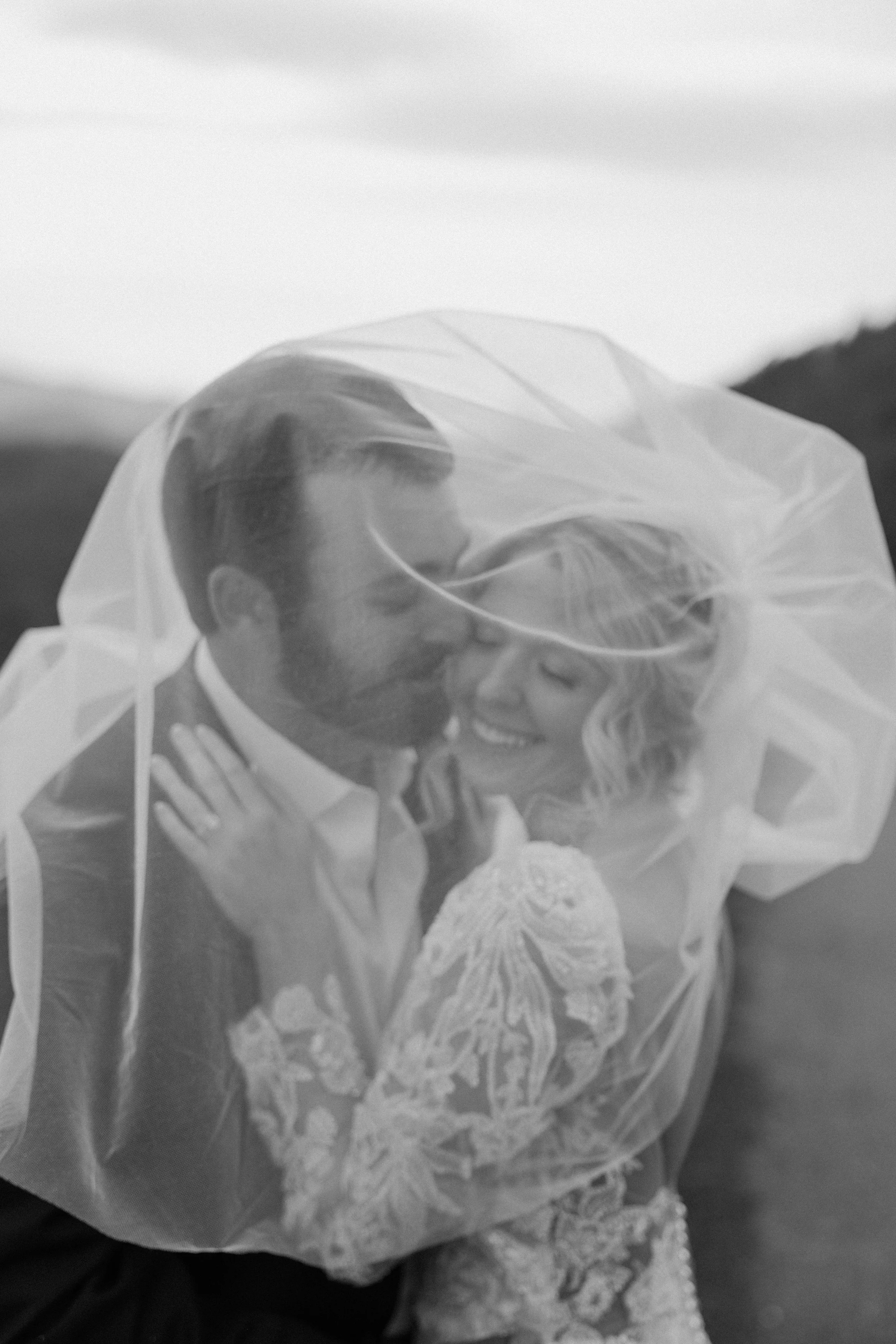 lauren-reeves-photography-gatlinburg-photographer-0077parkside-resort-pigeon-forge-wedding-black-and-white