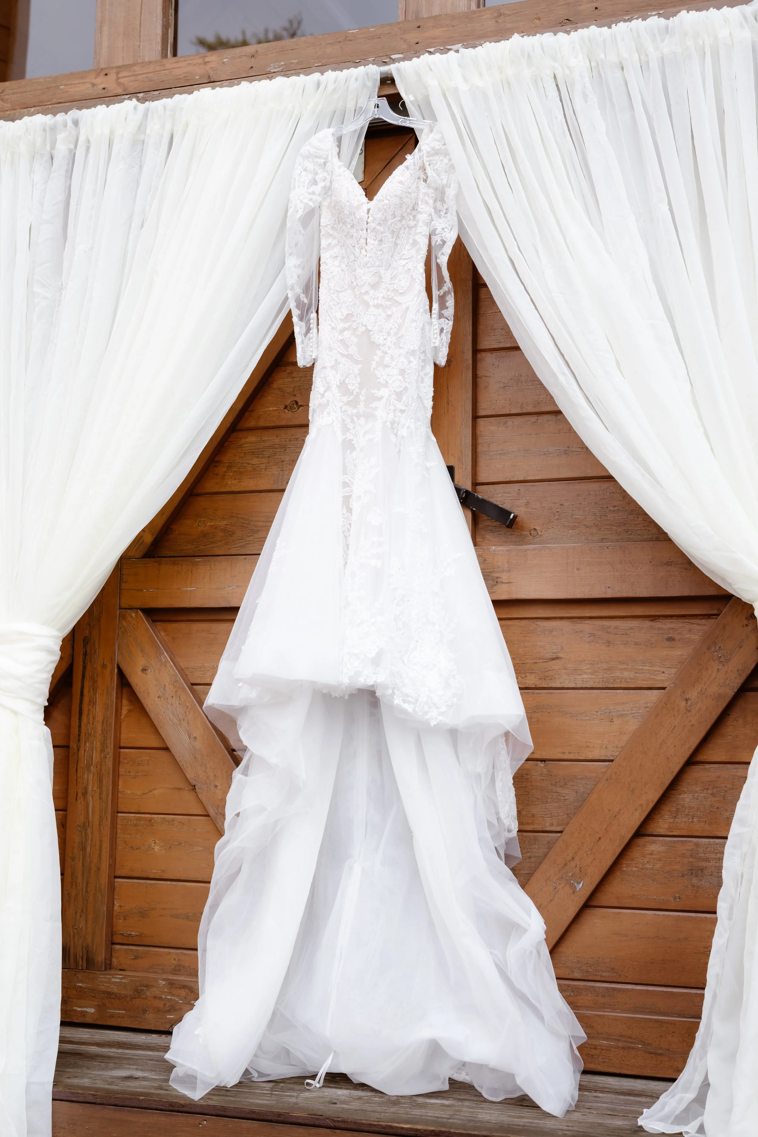 lauren-reeves-photography-gatlinburg-photographer-0077parkside-resort-pigeon-forge-wedding-bridal-gown
