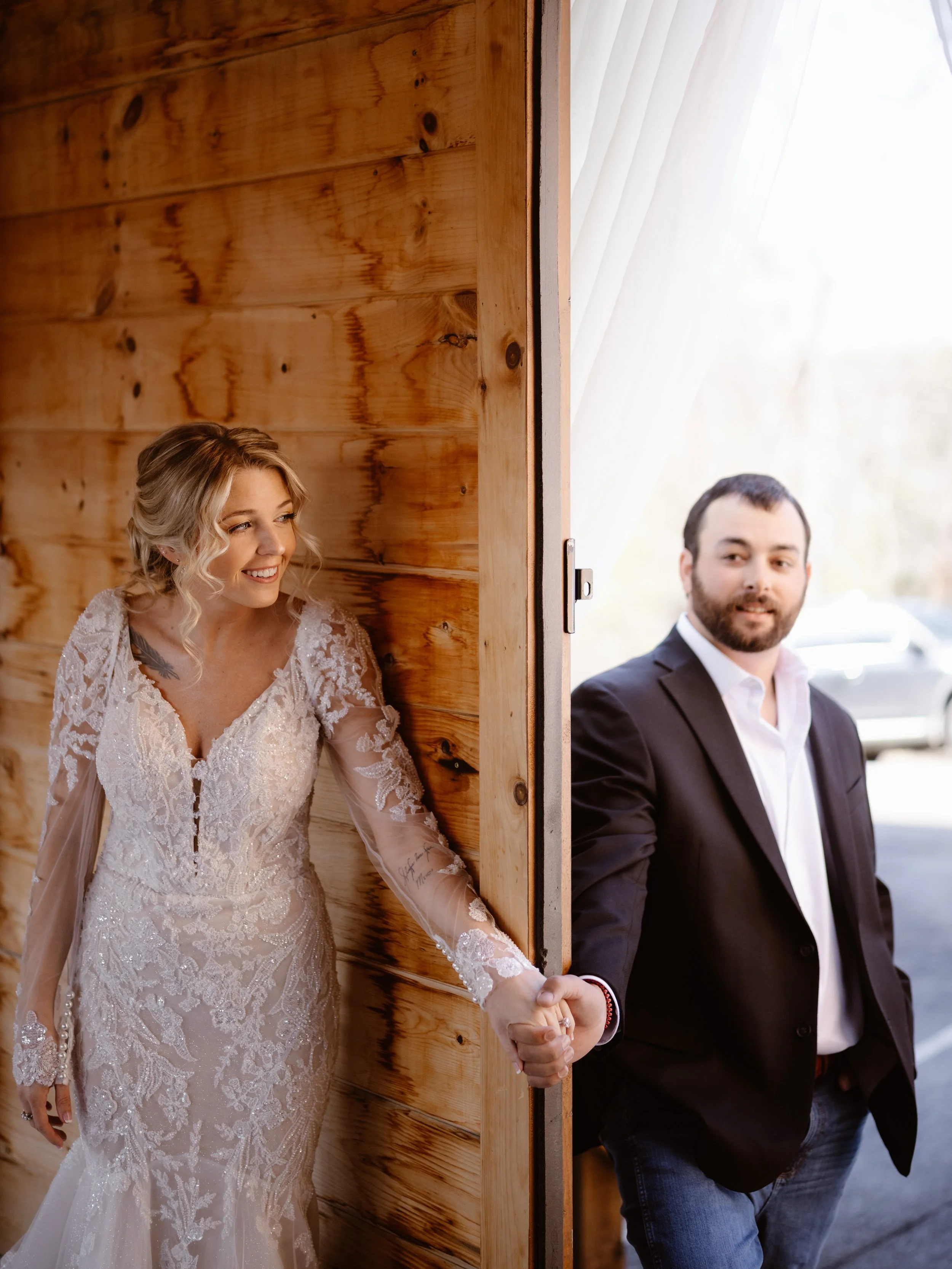 lauren-reeves-photography-gatlinburg-photographer-0077parkside-resort-pigeon-forge-wedding-first-touch