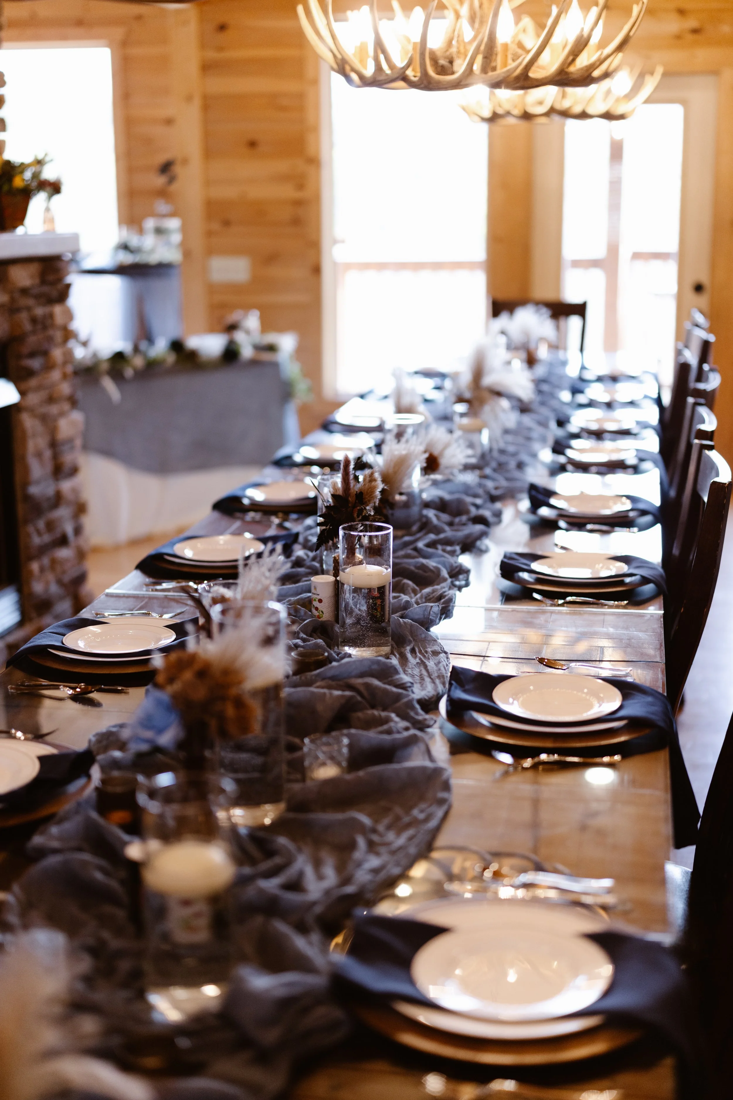 lauren-reeves-photography-gatlinburg-photographer-0077parkside-resort-pigeon-forge-wedding-reception-decor
