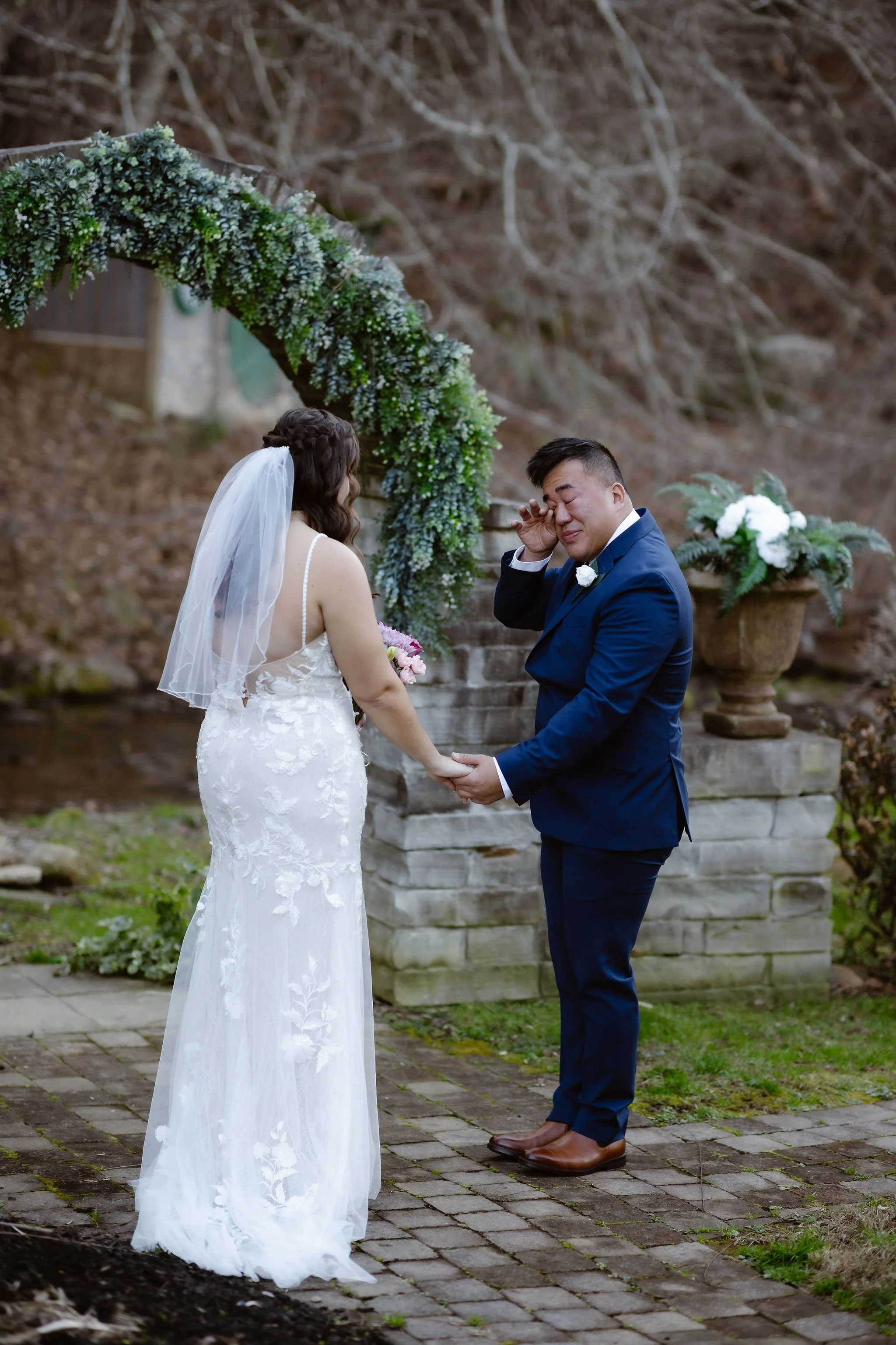 wedding-traditions-to-keep-and-make-your-own-first-look-wedding
