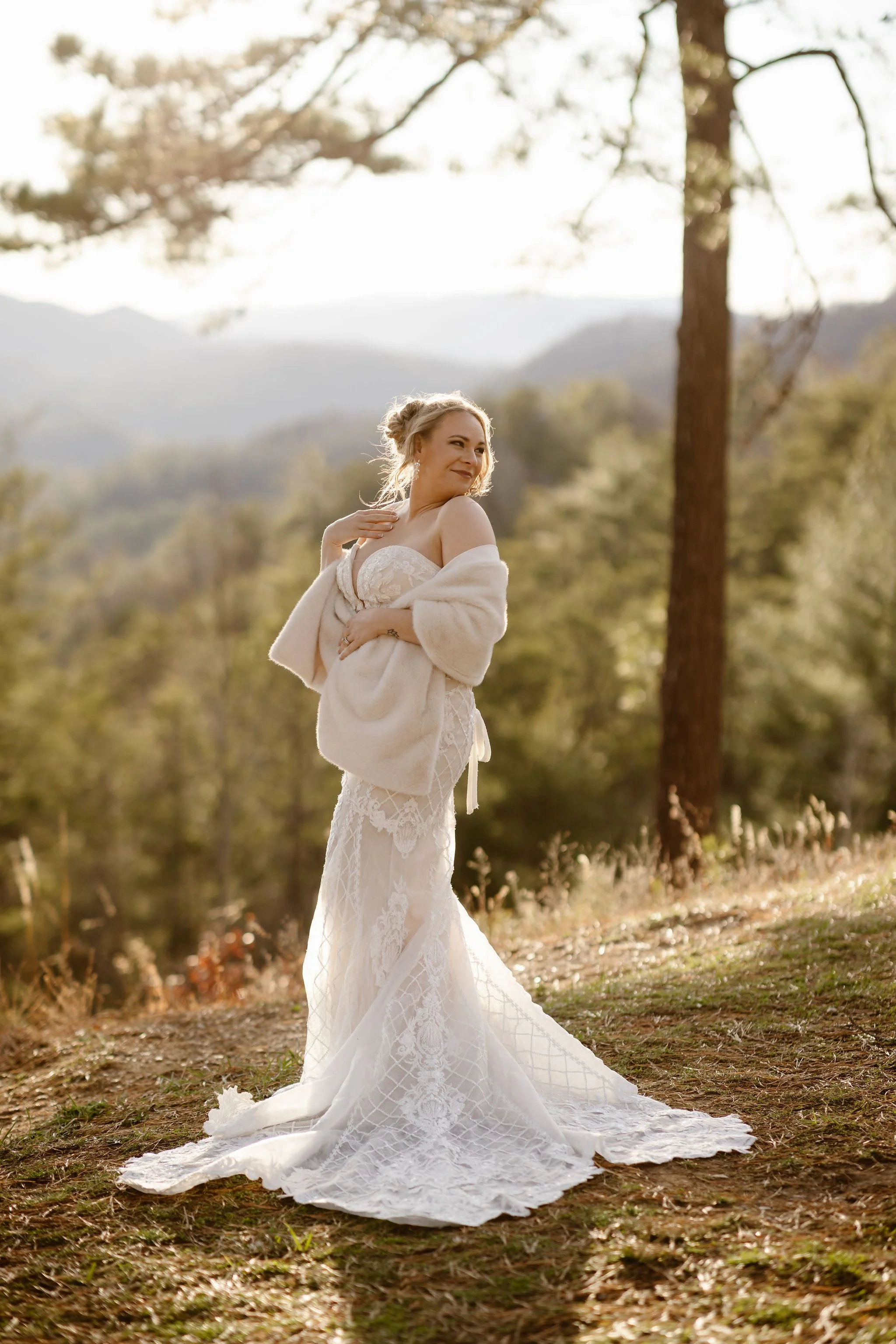 pregnant-wedding-pictures-how-to-hide-my-pregnancy-bridal