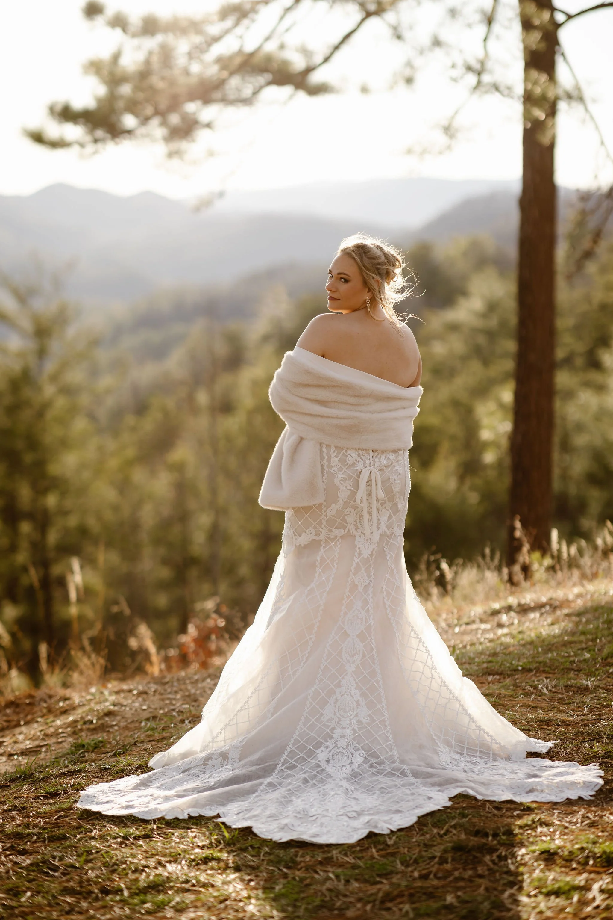 pregnant-wedding-pictures-how-to-hide-my-pregnancy-bridal-photos