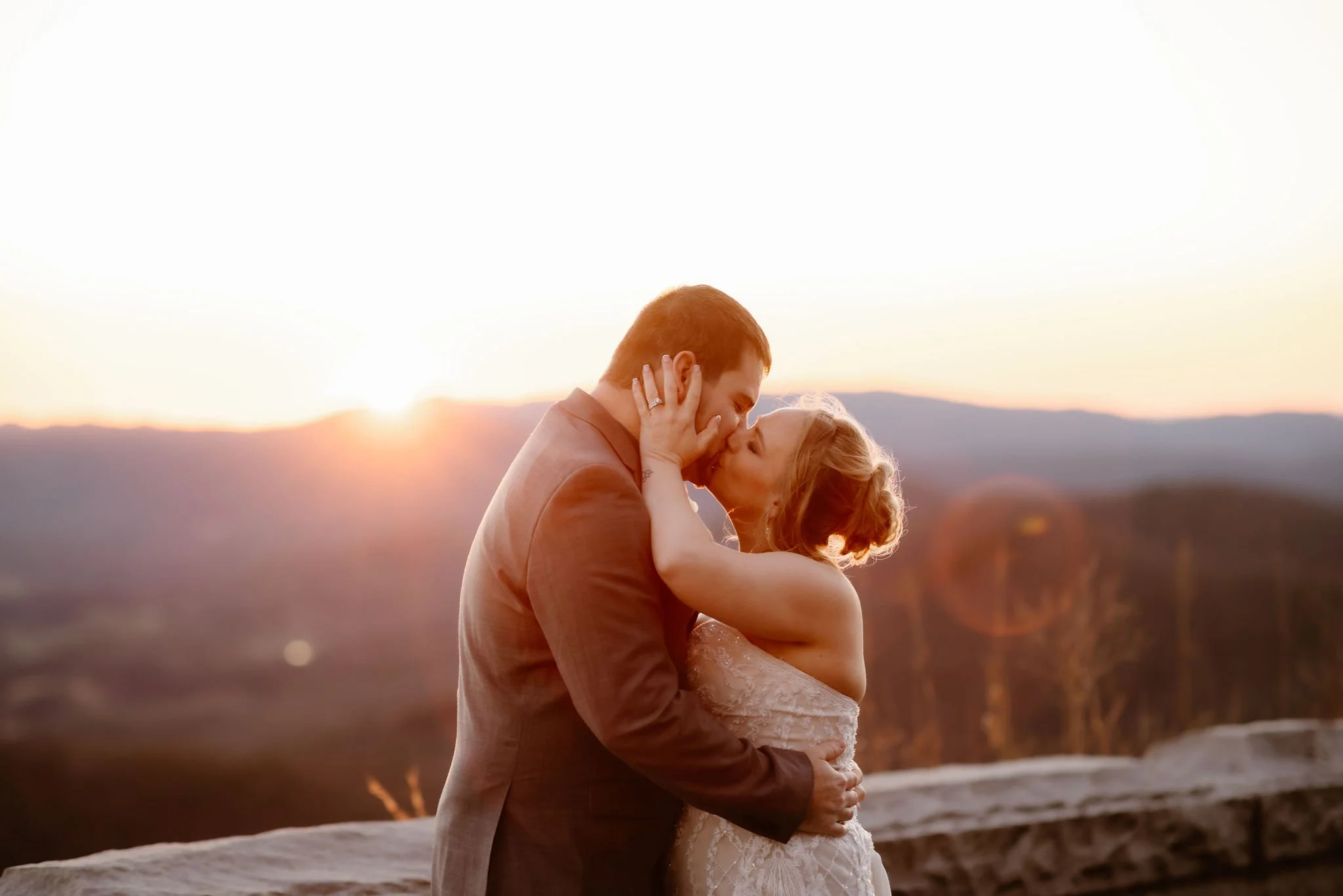 pregnant-wedding-pictures-how-to-hide-my-pregnancy-sunset-wedding-photos
