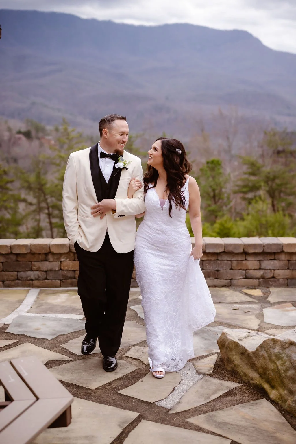 guide-to-gatlinburg-wedding-cabins