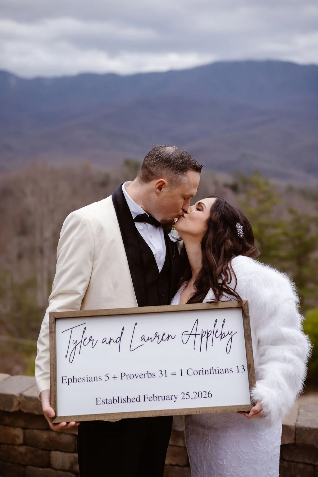 guide-to-gatlinburg-wedding-cabins