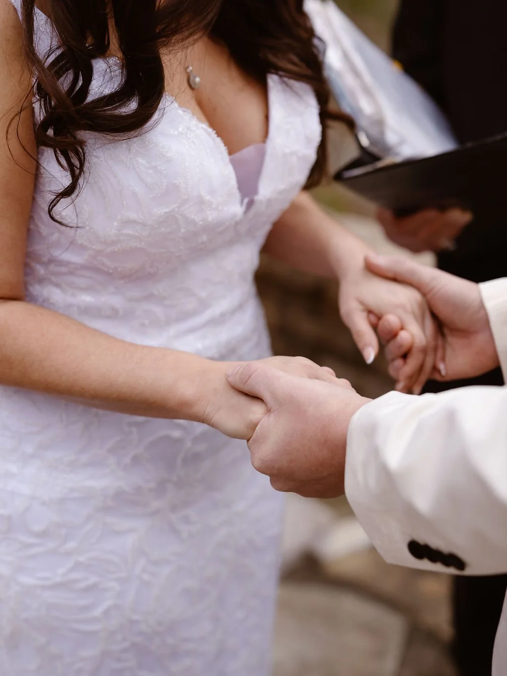 guide-to-gatlinburg-wedding-cabins-ceremony