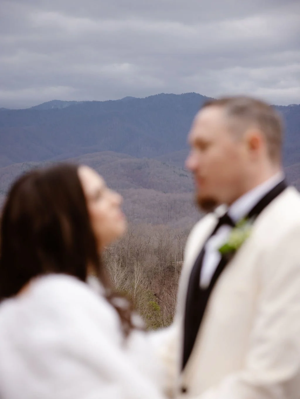 guide-to-gatlinburg-wedding-cabins-bridal