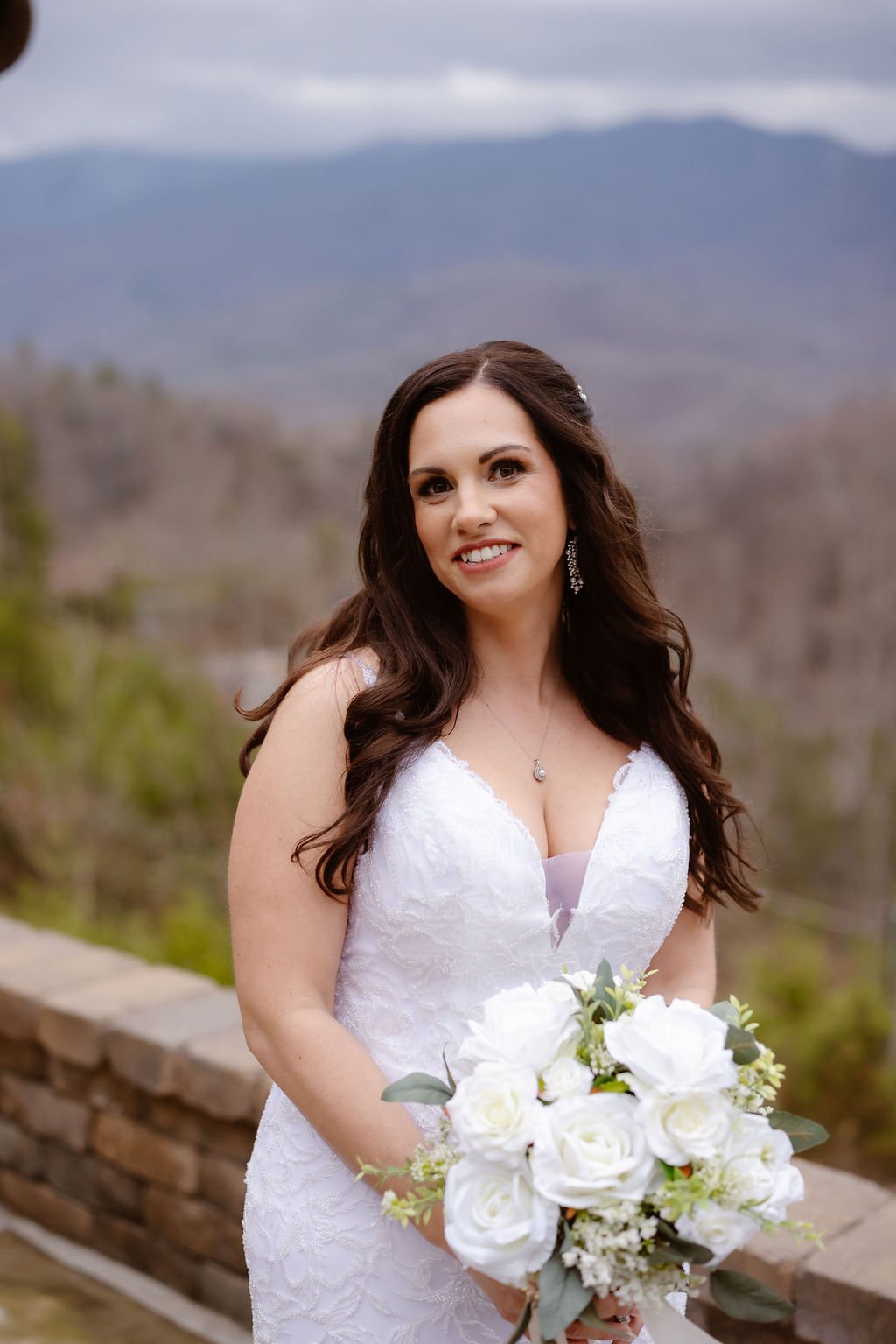 guide-to-gatlinburg-wedding-cabins-bridal