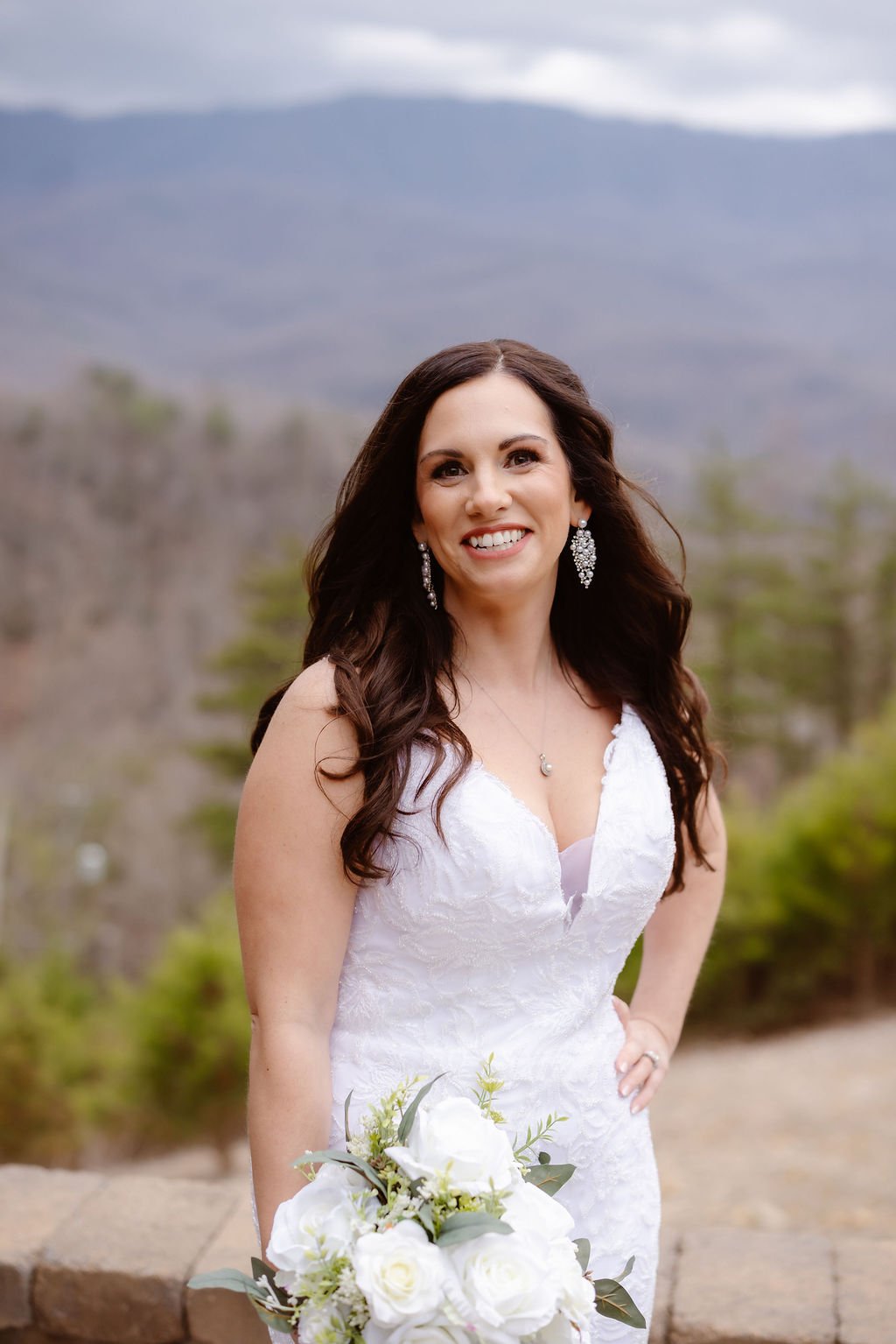 guide-to-gatlinburg-wedding-cabins-bridal