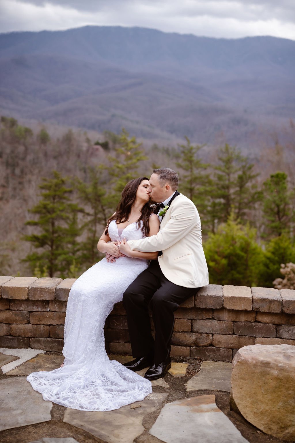 guide-to-gatlinburg-wedding-cabins-gatlinburg-wedding-photographer