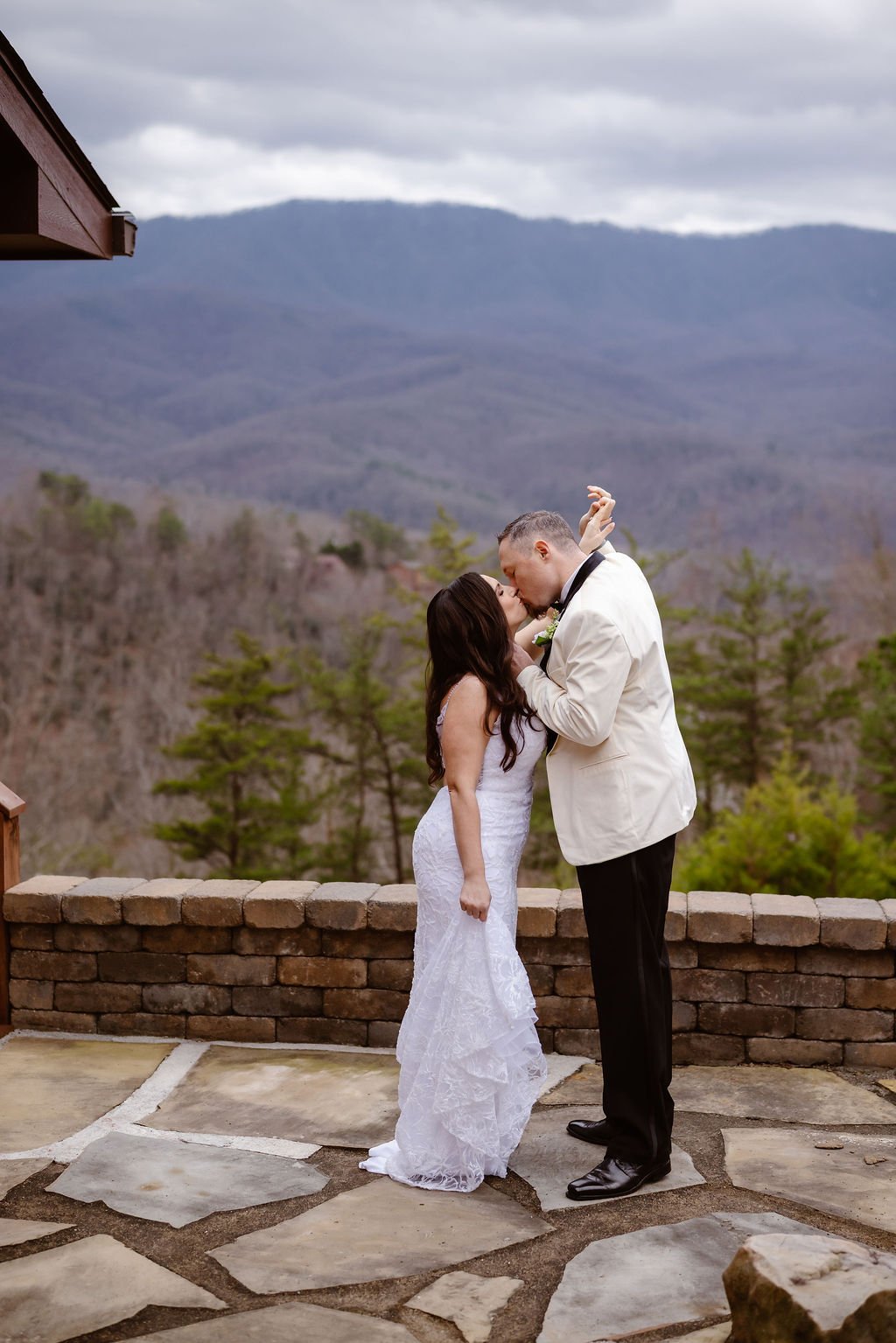 guide-to-gatlinburg-wedding-cabins-gatlinburg-wedding-photographer
