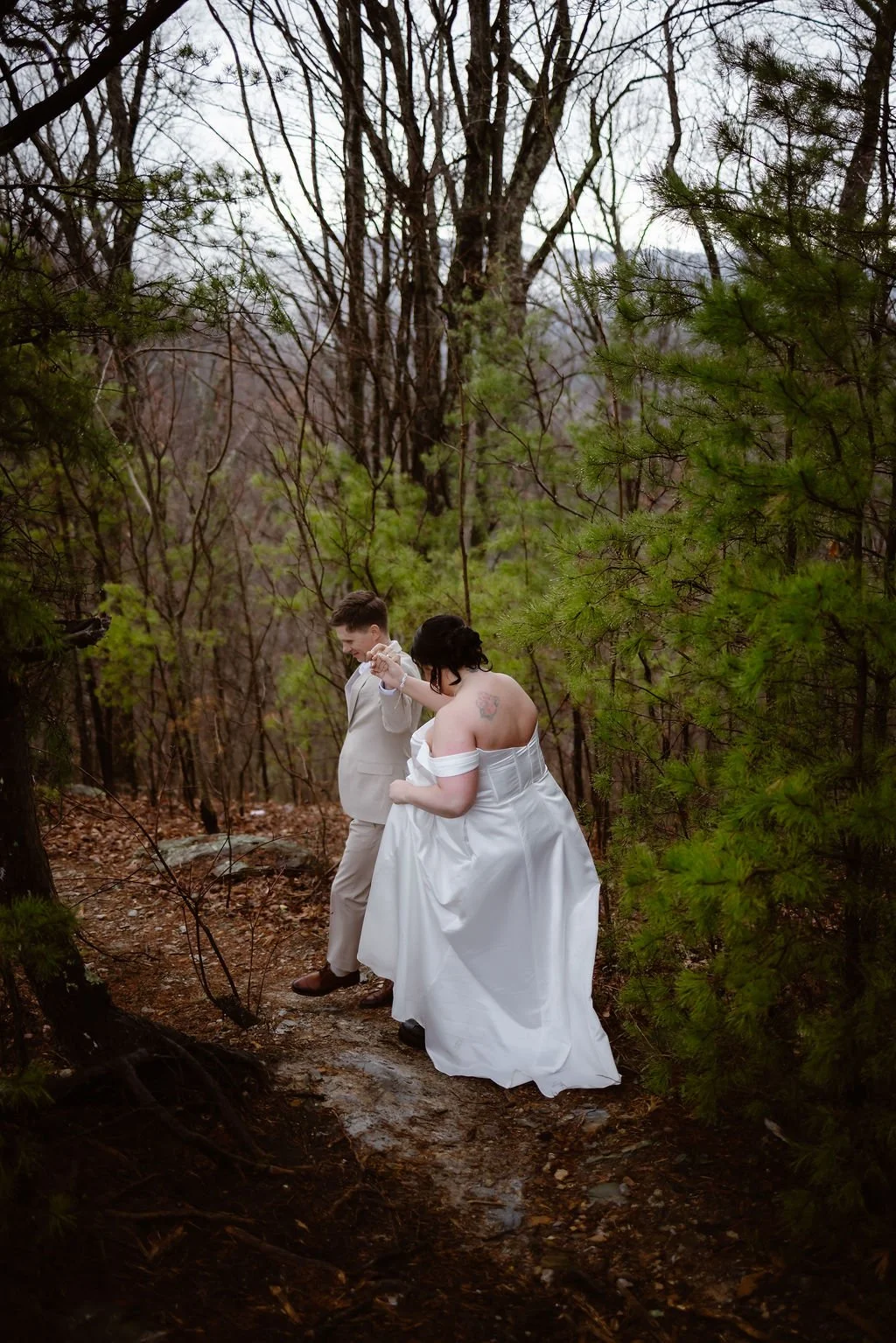 How-To-Pick-a-Wedding-Date-gatlinburg-elopement-candid