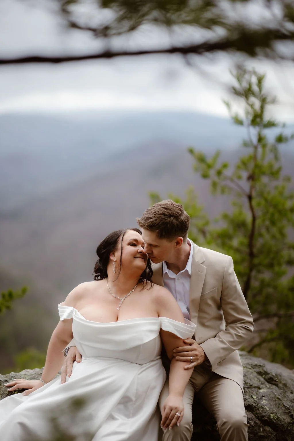 How-To-Pick-a-Wedding-Date-gatlinburg-elopement-bride-and-groom