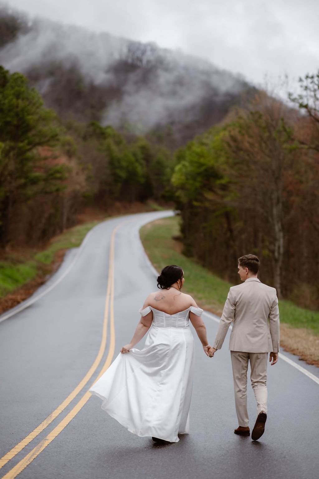 How-To-Pick-a-Wedding-Date-gatlinburg-elopement-candid-wedding-photos