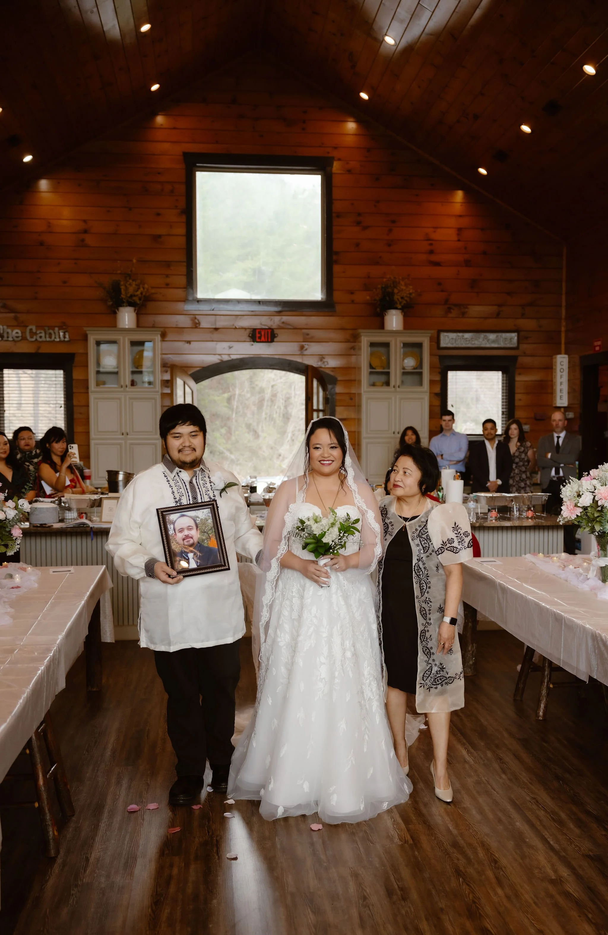 Wild-Briar-Lodge-Wedding-An-Indoor-Elopement