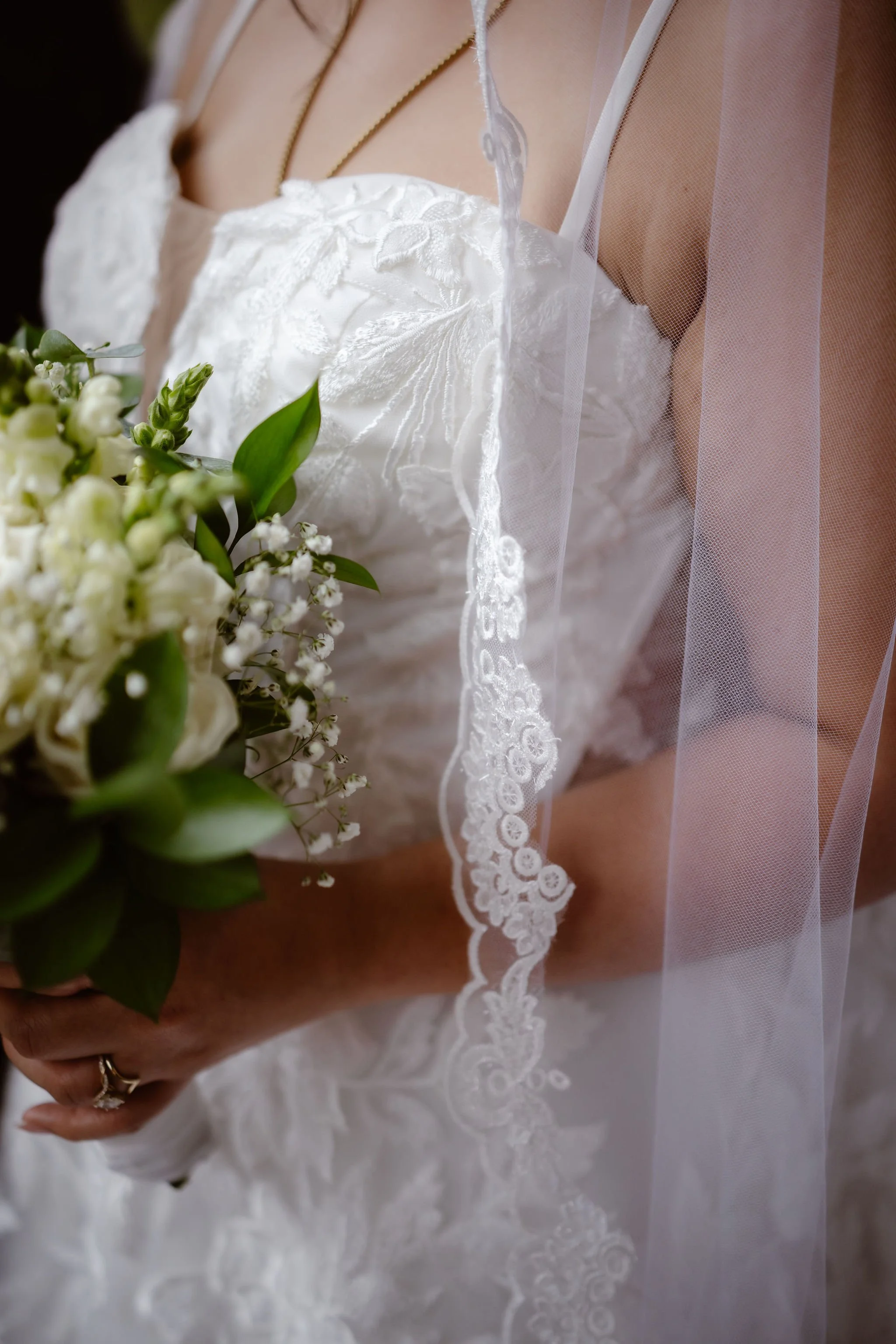 Wild-Briar-Lodge-Wedding-An-Indoor-Elopement