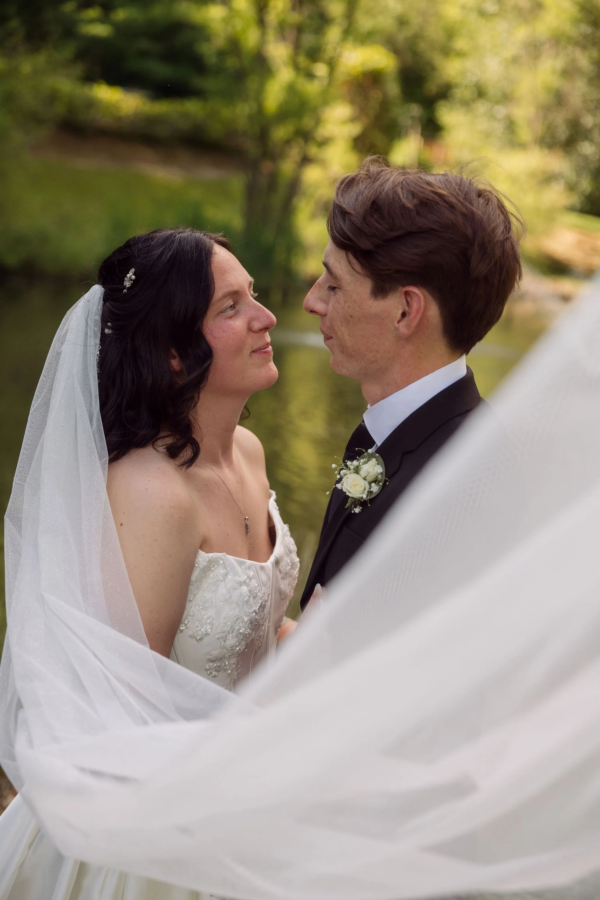 Elope-to-the-Little-Log-Chapel-in-Gatlinburg