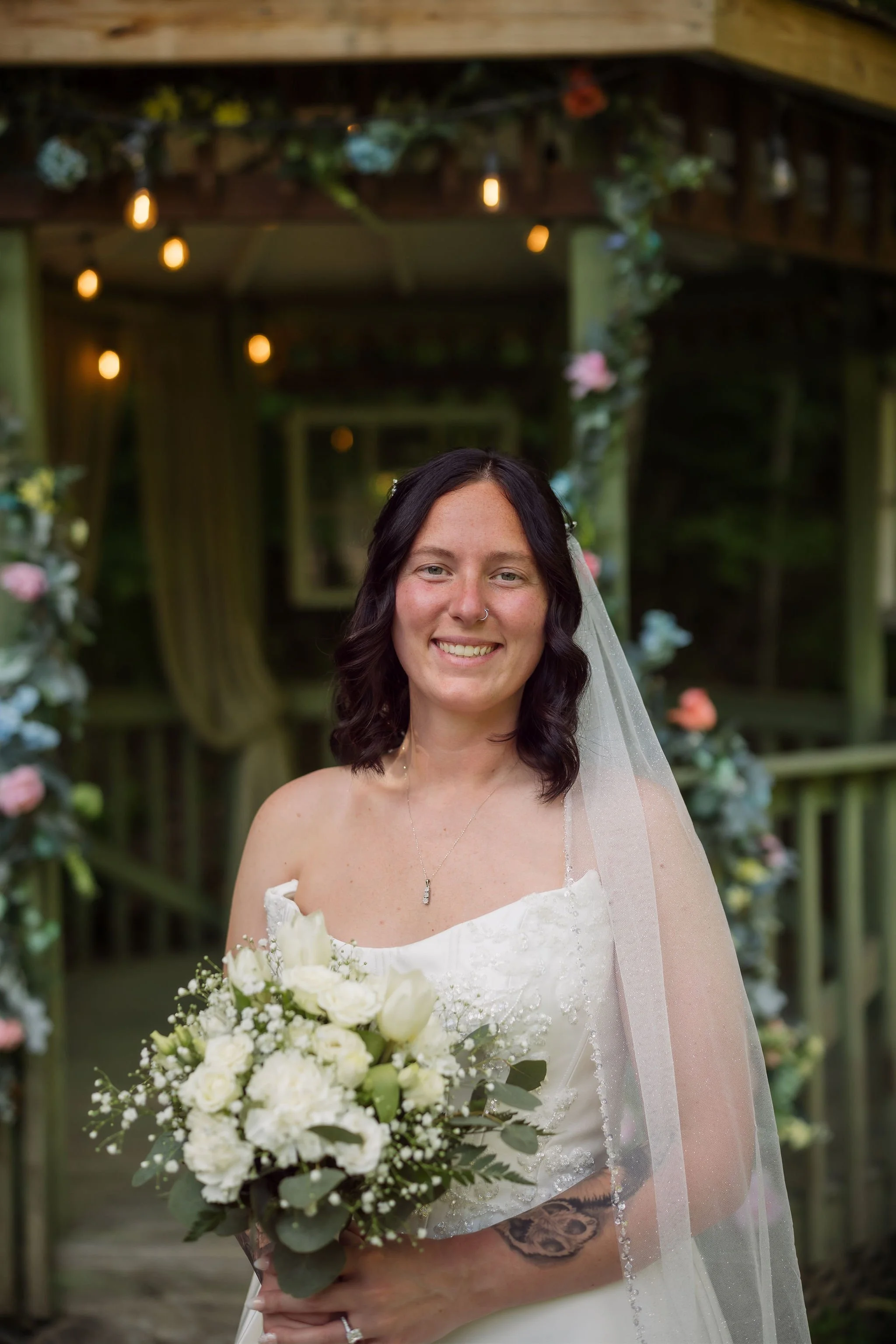 Elope-to-the-Little-Log-Chapel-in-Gatlinburg