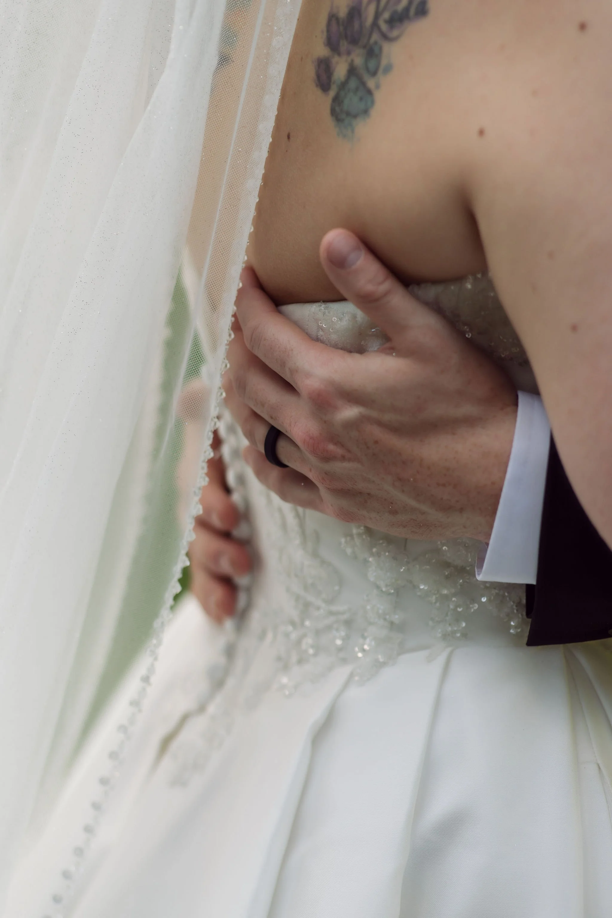 Elope-to-the-Little-Log-Chapel-in-Gatlinburg