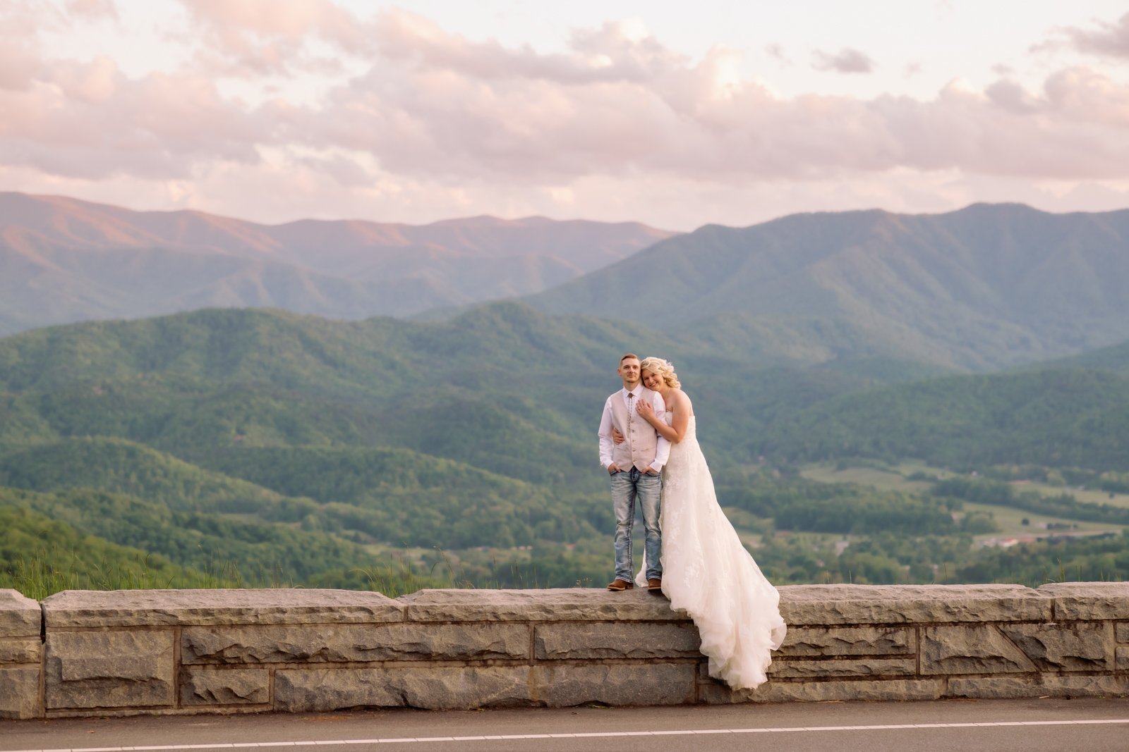 gatlinburg-photographer-eloping-in-gatlinburg-tn-mountain-bridals