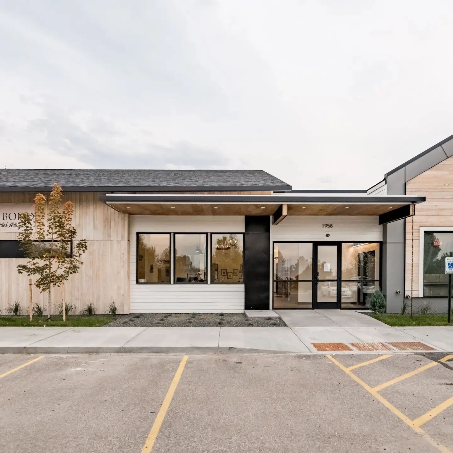 Bond Dental boasts warm interiors that are spacious and comfortable with tall ceilings and wood detailing throughout.  The exterior plays up modernism with regional form making.

#dentistarchitecture #dentistarchitect #freshdesign #fresharchitecture 