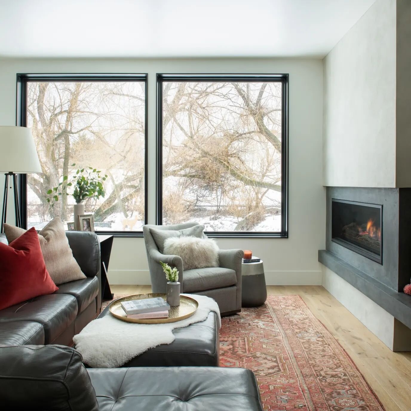 As another spring snowstorm hits, here are some cozy fireplace pictures to help you warm up.  Some warmth brought to you by @plumdl 

#fireplace #fresharchitecture #mtarchitect #utarchitect #utaharchitect #montanaarchitects
