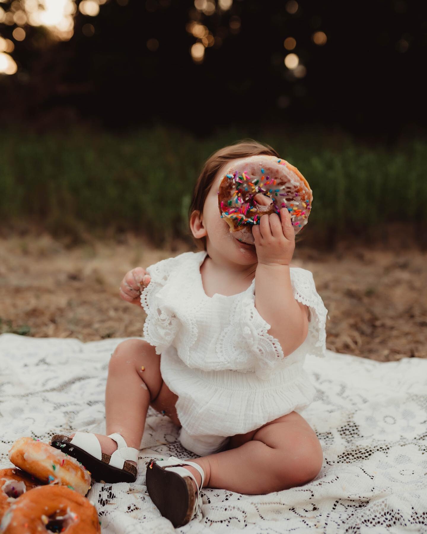 Did someone say donuts? 🍩

This baby girl&rsquo;s fave food is donuts, and I don&rsquo;t have to ask her why. She goes to TOWN on these and her parents knew it would make for the cutest first birthday sesh, so they showed up with a dozen donuts, set