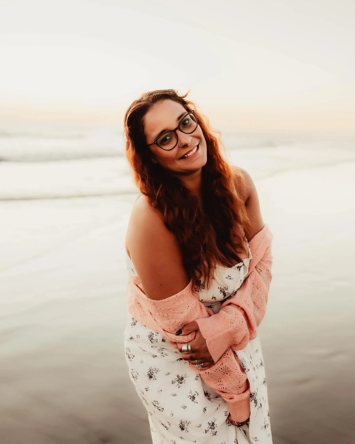 I am so so glad my sweet friend @_nikki_d_photography took time out of her trip to Oceanside to see me and hire me for these adorable pier photos. We had so much fun catching up &amp; soaking up the sunset. 

#sandiegophotographer #sandiegobeach #oce