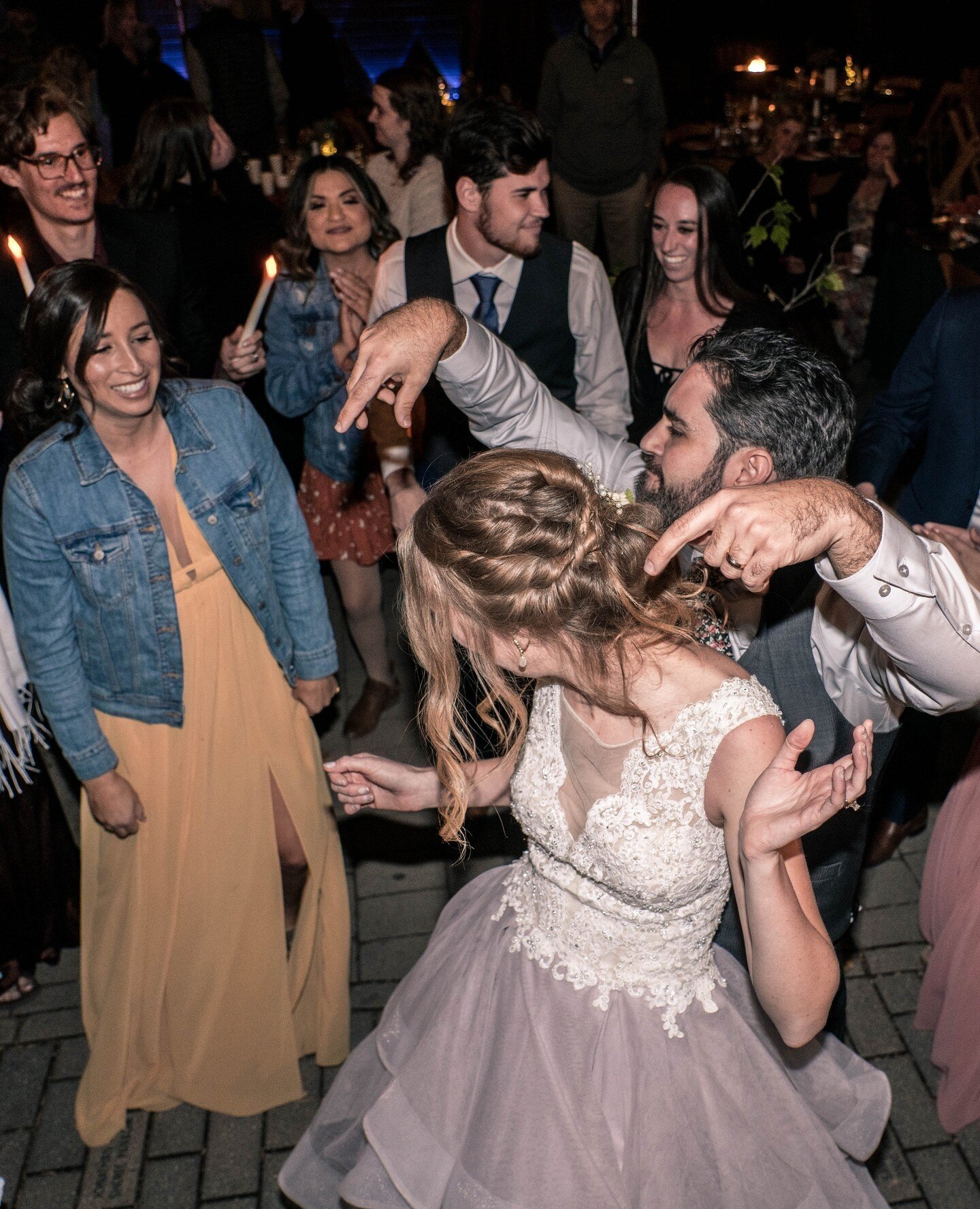 Here's your #MondayMotivation for your wedding dance floor! Bride's and grooms getting DOWN at their wedding is hands down one of the best parts of the job! ⁠
⁠
⁠
DJ: @djalexupdike⁠
Photo: @itm.production⁠
Venue: @thousandpines