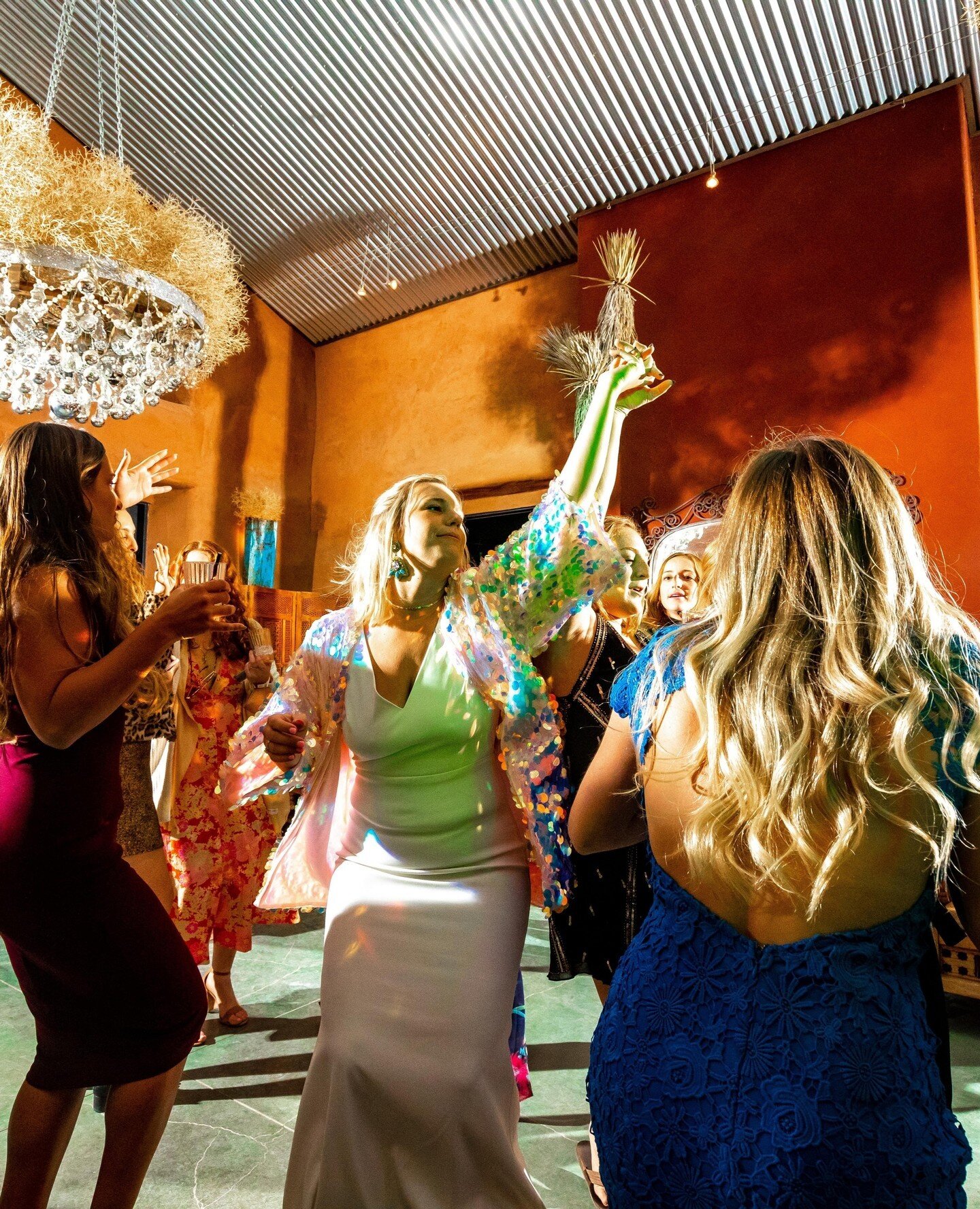 Dancing Bride ✔️⁠
Happy DJ ✔️⁠
⁠
Photo: @kylechristensenphotography⁠
Venue: @sacredsandsjoshuatree
