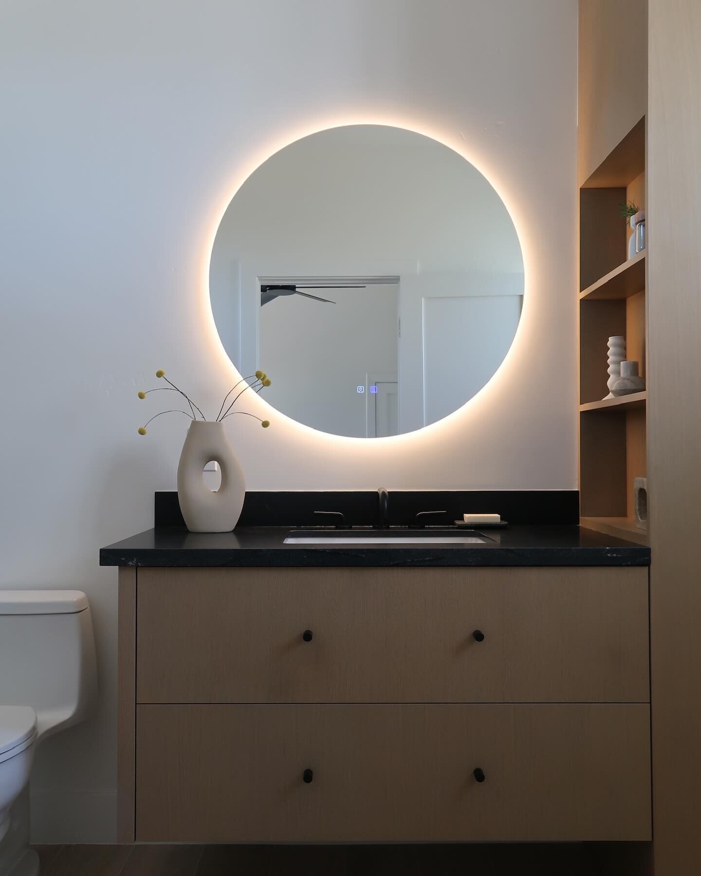 Beauty in simplicity 〰️ 

Presenting the guest bath at our #DownToEarth project. This bathroom has been completely transformed into a cozy retreat. Swipe to see the before!