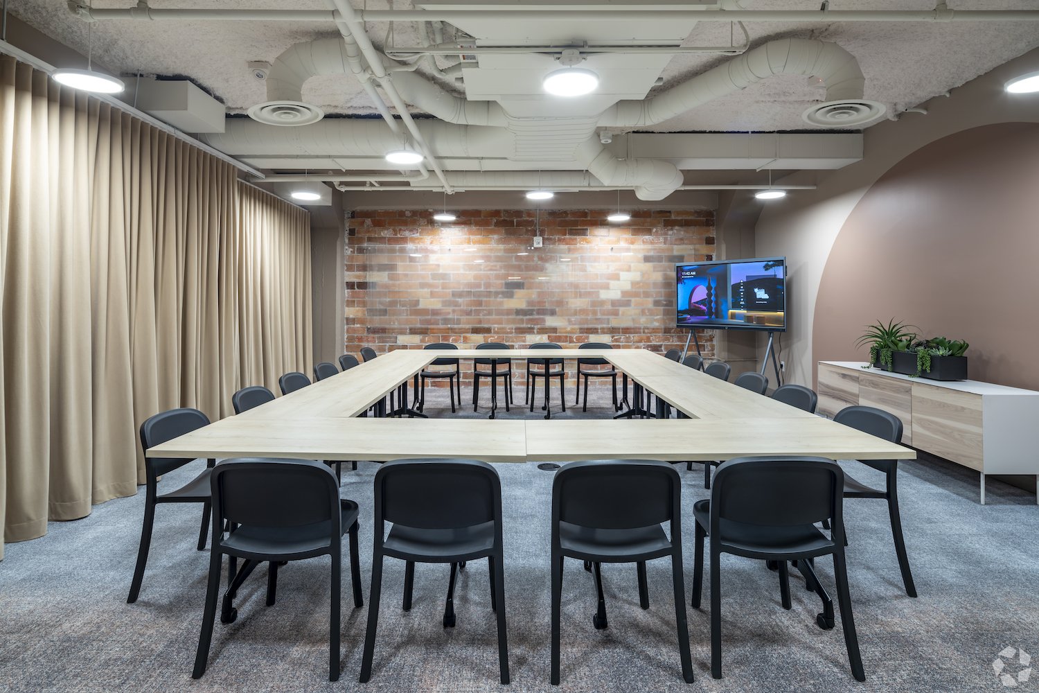 c0002 6 conf rm 1pt lr.jpg