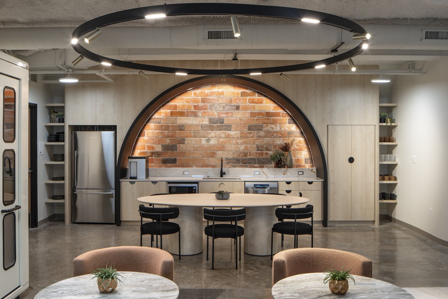 0010 5 kitchen one pt LR.jpg