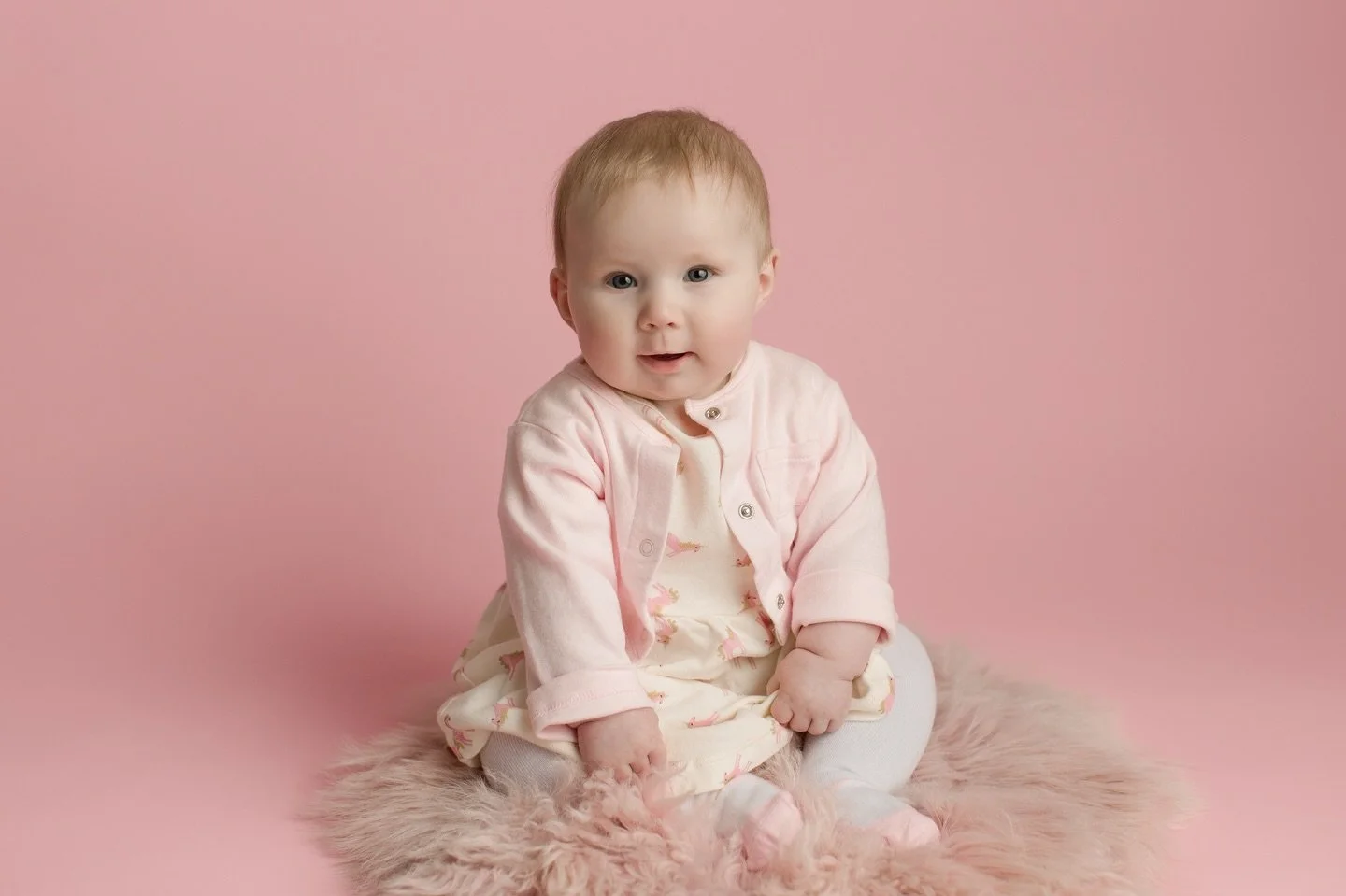 This little one is 6 months old &amp; too cute to handle! ☺️

I absolutely loved her little dress and cardigan!! Have I mentioned lately how much I love my job?

🏷️ @guruvictoria 

#newbornphotography #newbornphotographer #baby #babiesofig #photogra