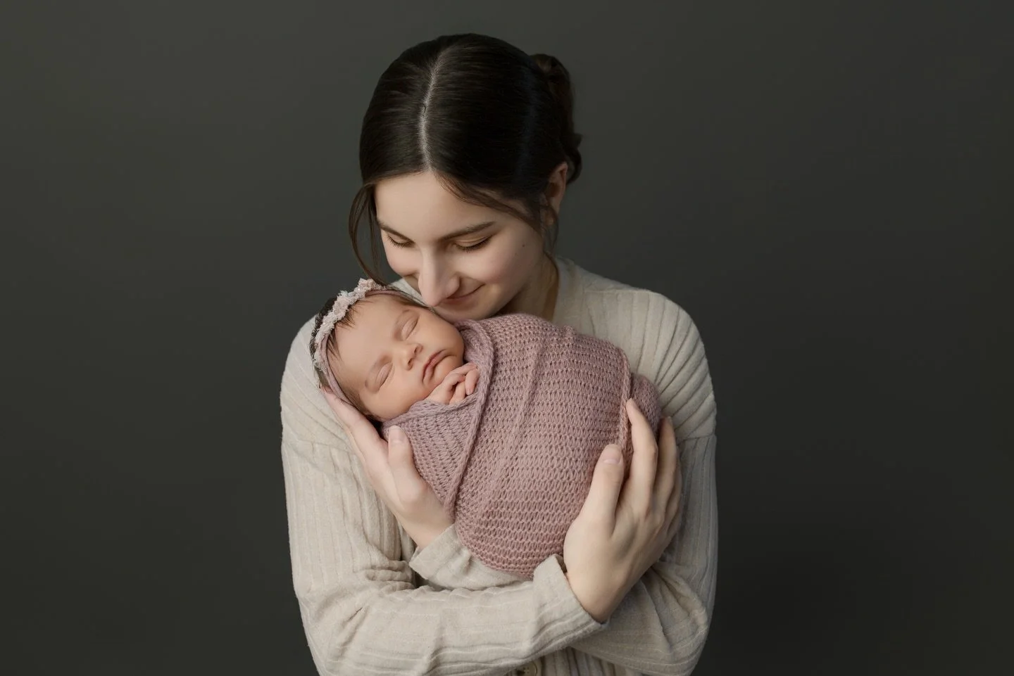 It feels like just yesterday I was capturing this beautiful mama&rsquo;s maternity session &mdash; and now her sweet baby girl is here 💕 Watching this family&rsquo;s story unfold in front of my lens has been such a joy.

From glowing anticipation to