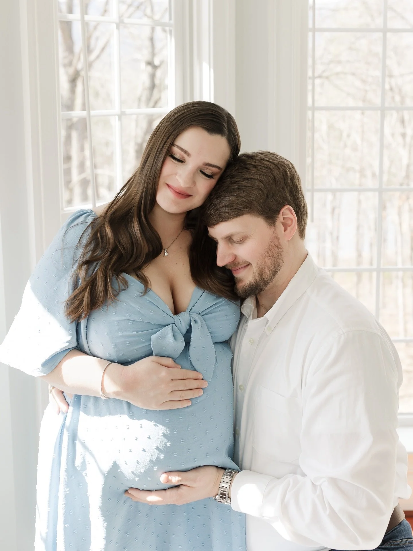 I told you all&hellip;. I am still not over this photo session!

I had to share a few more of this beautiful couple. I loved being able to capture their story and I can&rsquo;t wait for the bright future ahead of them all ✨

🤰🏻 @alex.white.littlenu