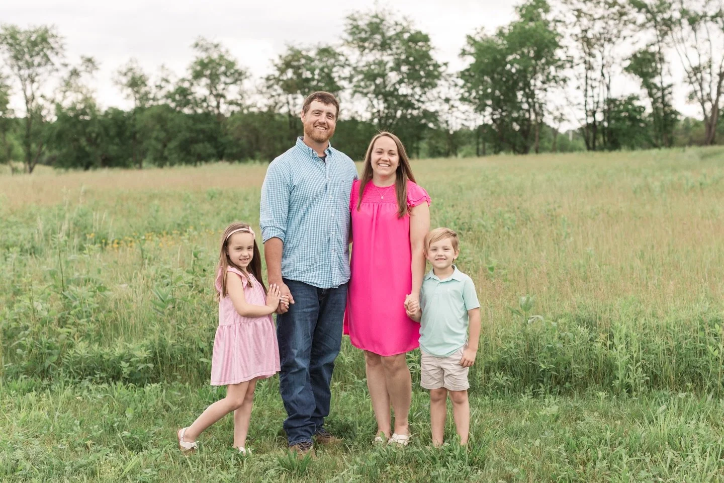 ⏰ Just a friendly reminder that the first date for our spring minis is one week away - so book your spot while you still can.

We have already sold out of one day completely, so click the link in our bio so you don&rsquo;t miss the chance to save the