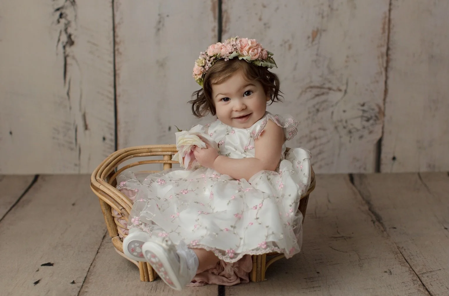 This one had such a fun personality! Always giving a smirk, living in the moment, and of course enjoying her birthday cake 🤗

We got so many wonderful photos during this session, and I will probably share more of them very soon lol.

#FamilyPhotogra